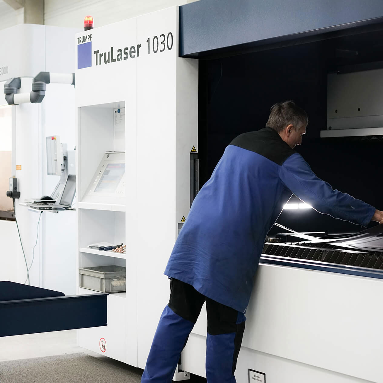präzises Laserschneiden von Metallteilen